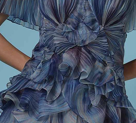 Shell-shaped pleats