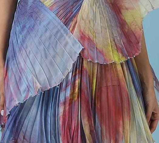 Stiffened pleats