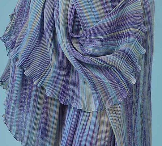 Fin-like pleats
