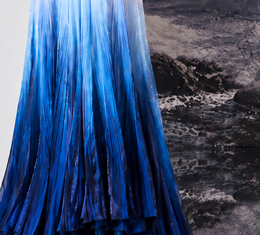 Dip-dyed pleats