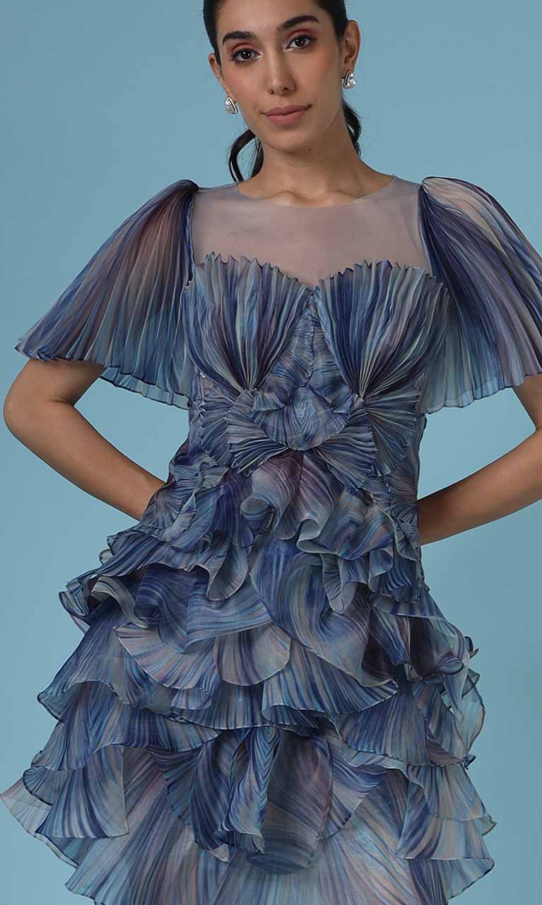 Shell-shaped pleats