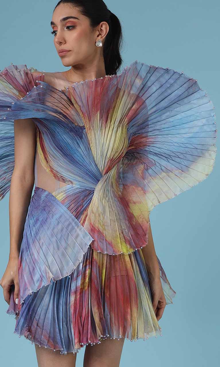 Stiffened pleats