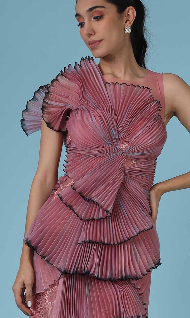 Stiffened pleats