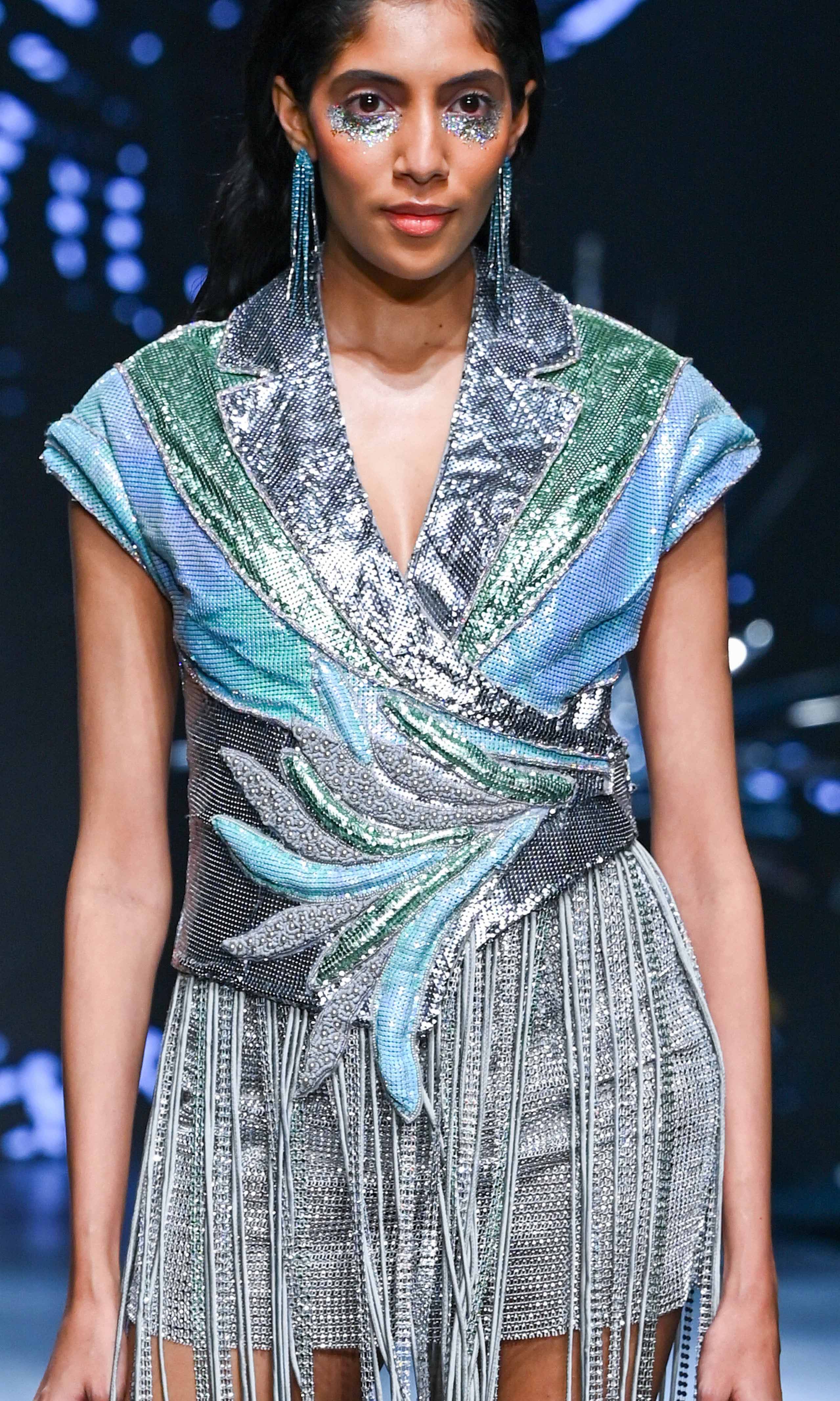 3D metallic motif