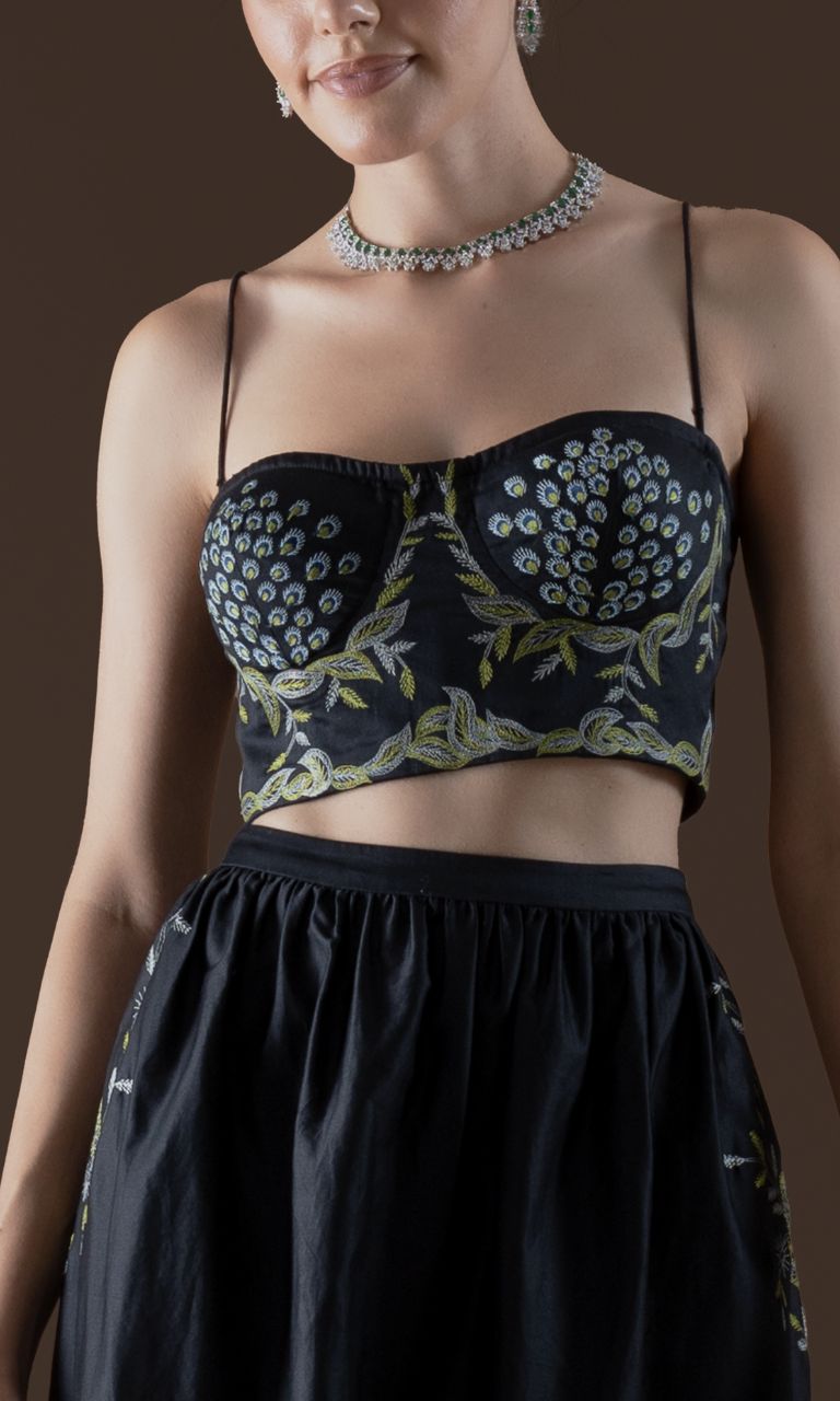 Glimmering threadwork