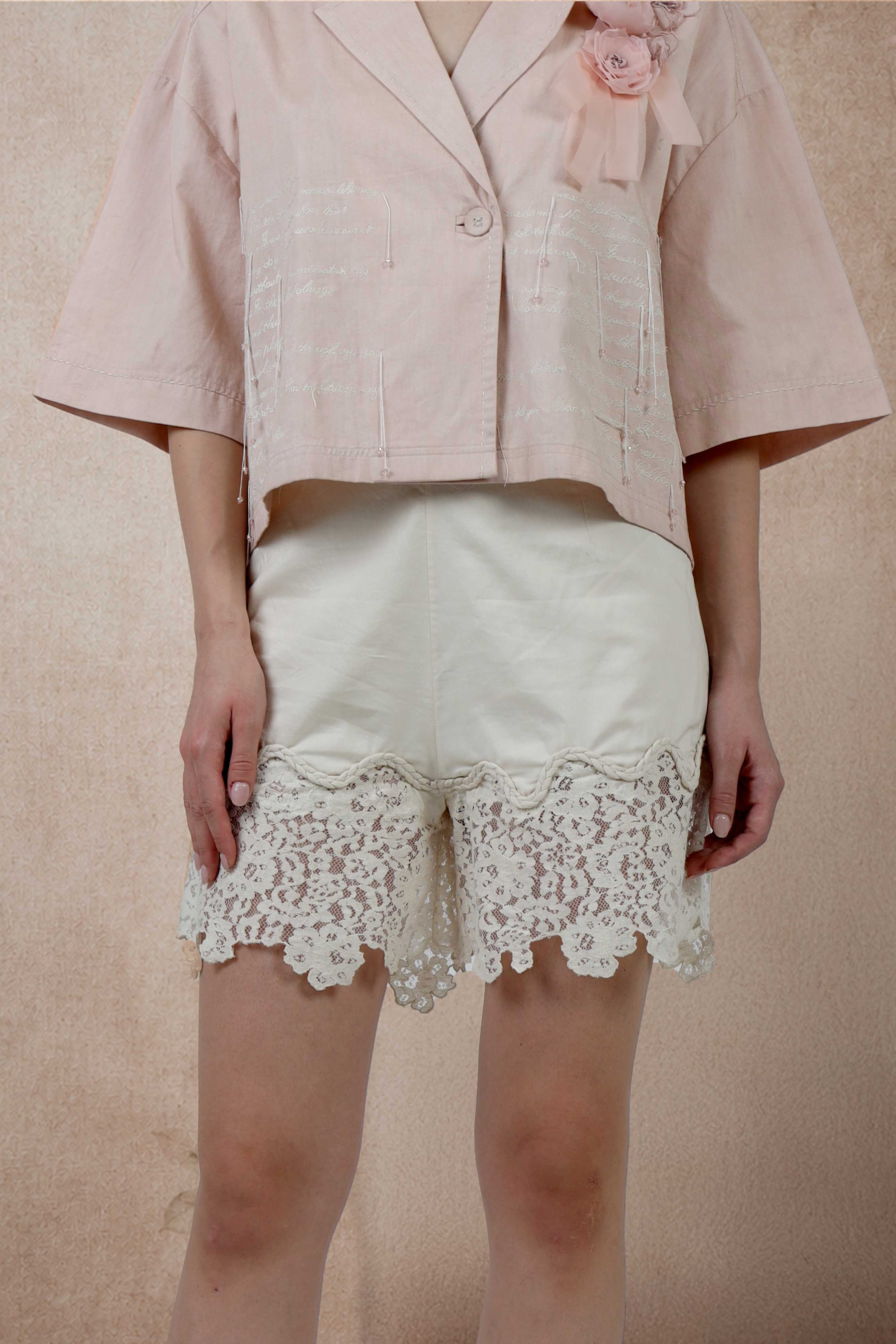 Scalloped lace