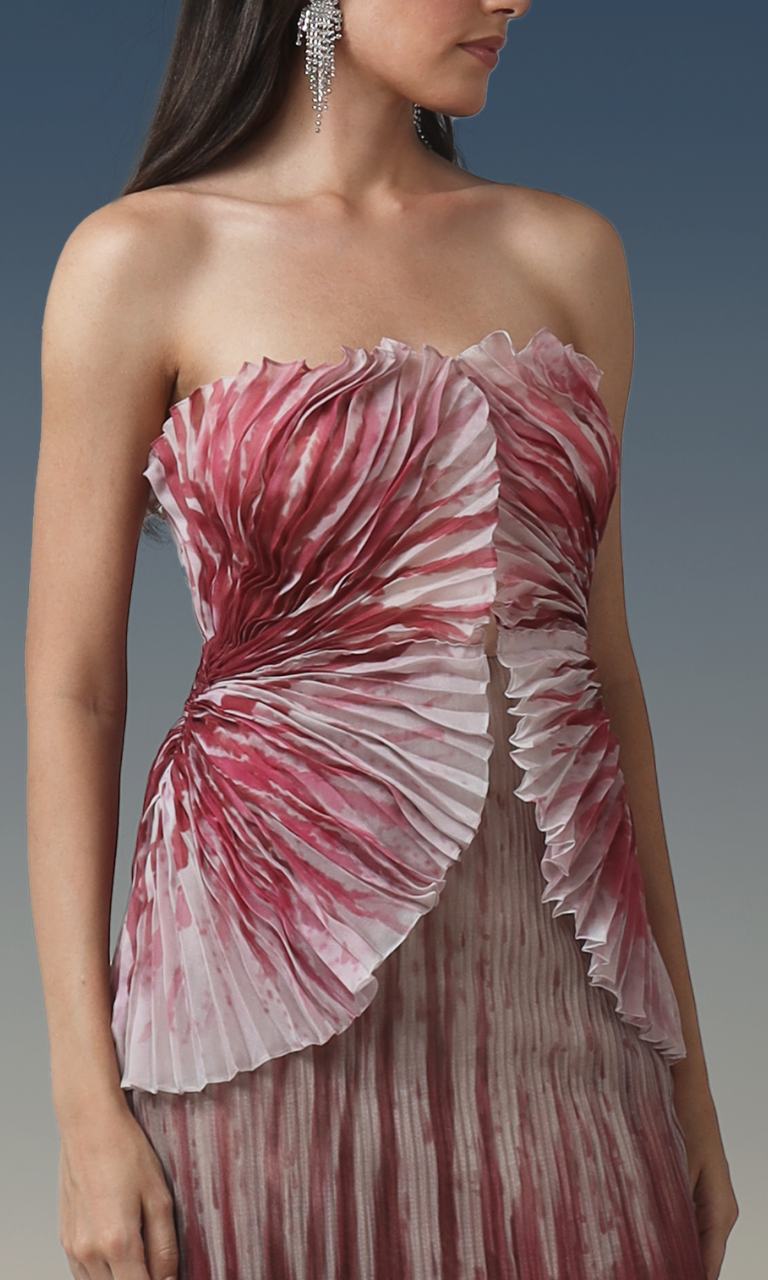 Sculpted pleats